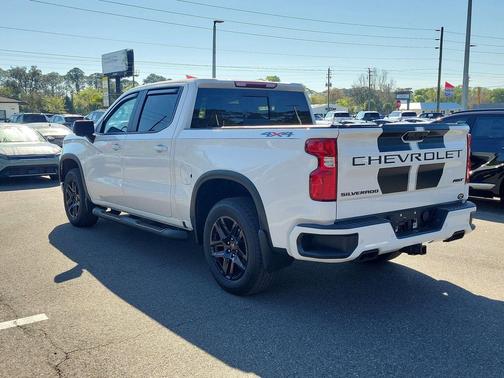 Summit White 2025 Chevrolet Silverado 1500 RST