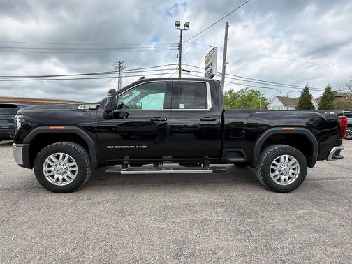 Onyx Black 2024 GMC Sierra 2500 SLE