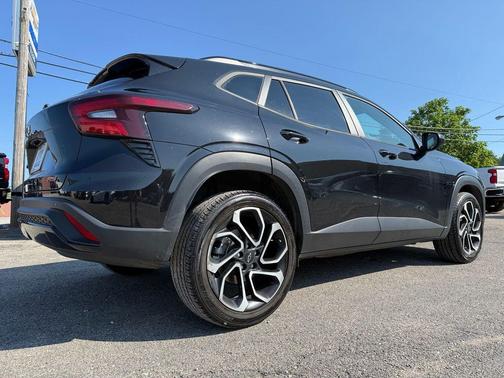 Mosaic Black Metallic 2024 Chevrolet Trax FWD 2RS