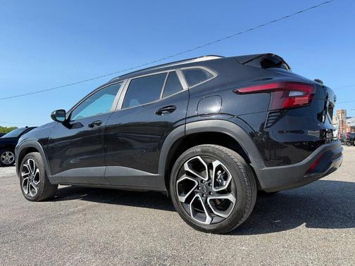 Mosaic Black Metallic 2024 Chevrolet Trax FWD 2RS