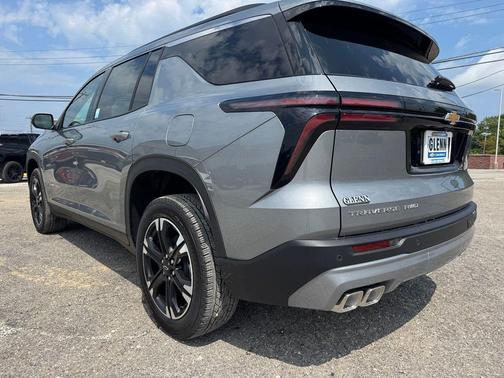 Sterling Gray Metallic 2027 Chevrolet Traverse LT