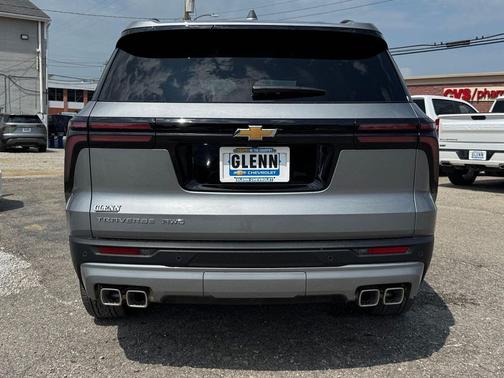 Sterling Gray Metallic 2027 Chevrolet Traverse LT