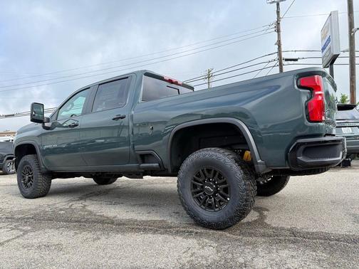 Cypress Gray 2026 Chevrolet Silverado 2500 Crew Cab, Standard Bed, XR2, 4WD