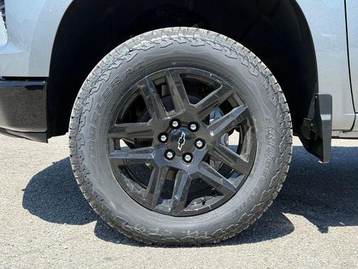 Sterling Gray Metallic 2026 Chevrolet Silverado 1500 LT Trail Boss