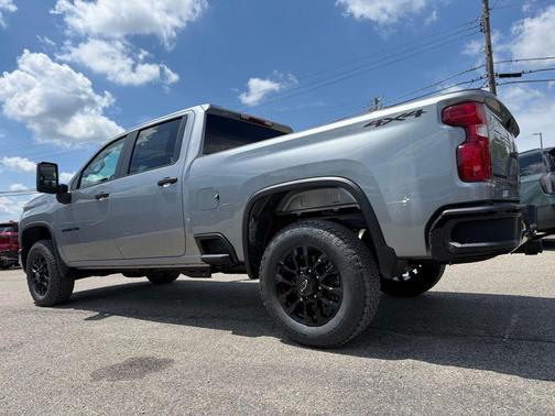 Sterling Gray Metallic 2026 Chevrolet Silverado 2500 Custom
