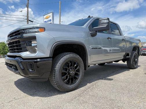 Sterling Gray Metallic 2026 Chevrolet Silverado 2500 Custom
