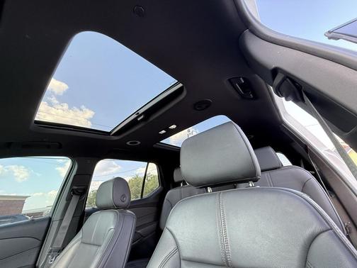 2022 Chevrolet Traverse RS