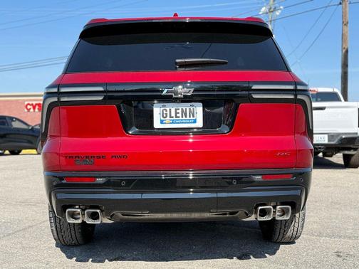 Radiant Red Tintcoat 2026 Chevrolet Traverse RS