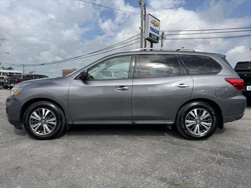 2017 Nissan Pathfinder SL