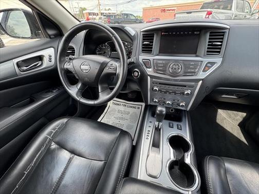 2017 Nissan Pathfinder SL