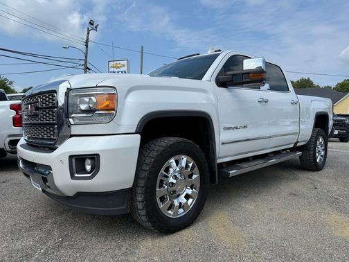 White Frost Tricoat 2019 GMC Sierra 2500 Denali