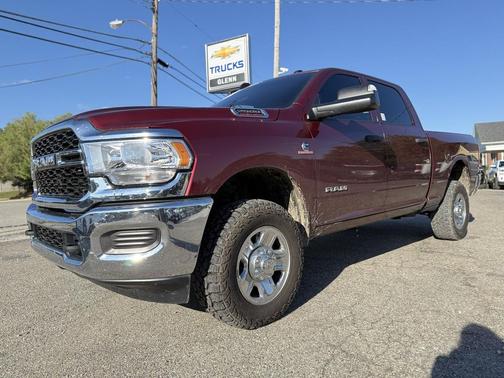 2022 RAM 2500 Tradesman Crew Cab 4x4 6'4' Box