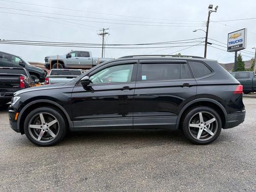 Deep Black 2020 Volkswagen Tiguan 2.0T S