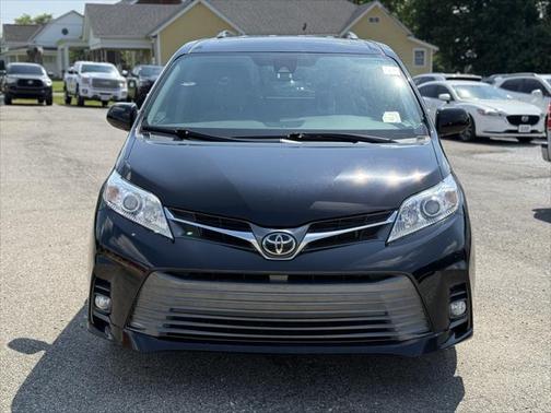 2020 Toyota Sienna XLE