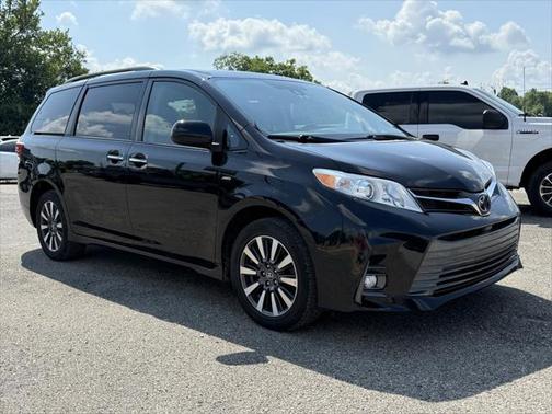 2020 Toyota Sienna XLE