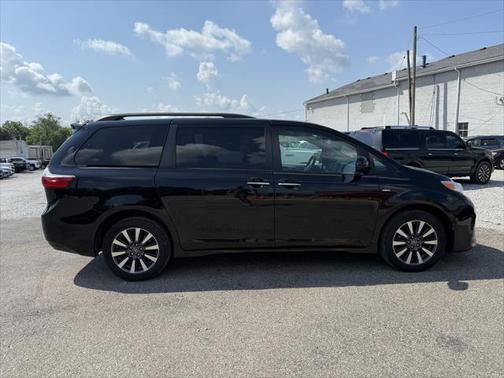 2020 Toyota Sienna XLE