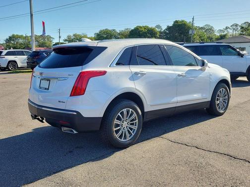 Crystal White Tricoat 2018 Cadillac XT5 Luxury