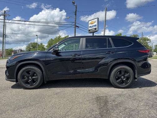 2023 Toyota Highlander LE