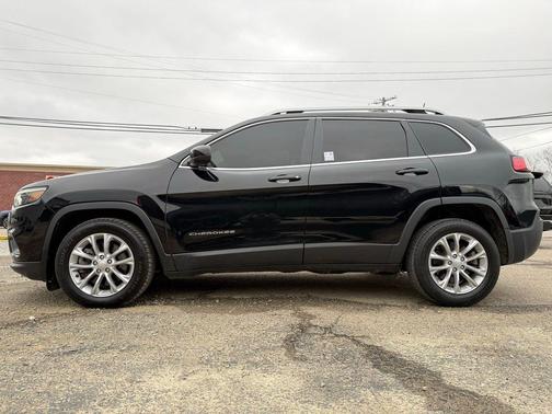 Diamond Black Crystal Pearlcoat 2019 Jeep Cherokee Latitude
