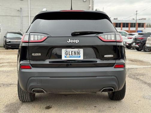 Diamond Black Crystal Pearlcoat 2019 Jeep Cherokee Latitude