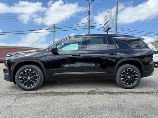 Black Metallic 2026 Chevrolet Traverse LT