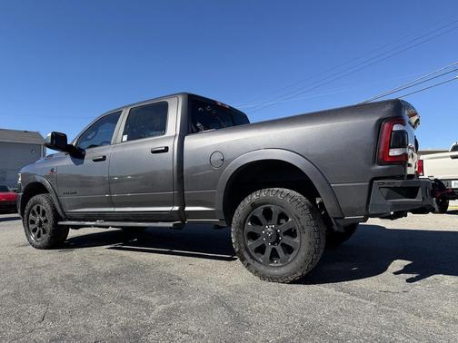 2020 RAM 2500 Laramie Crew Cab 4X4 6'4' Box