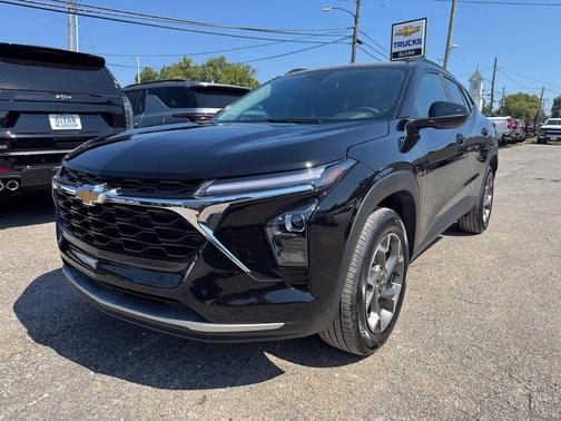 Mosaic Black Metallic 2026 Chevrolet Trax LT