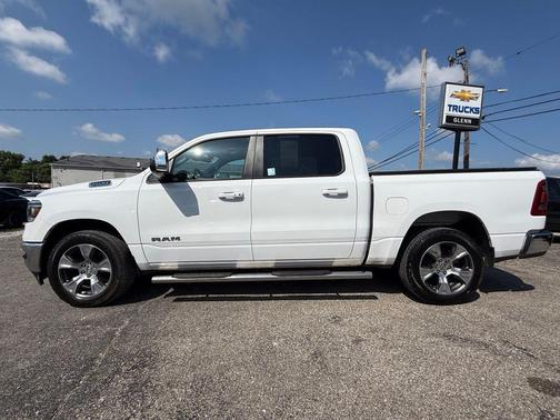 Bright White Clearcoat 2023 RAM 1500 Laramie