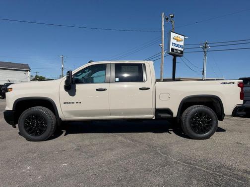 White Sands 2026 Chevrolet Silverado 2500 Custom