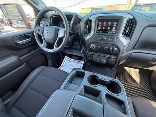 White Sands 2026 Chevrolet Silverado 2500 Custom