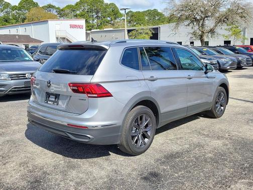 Silver Metallic 2022 Volkswagen Tiguan 2.0T SE 4MOTION