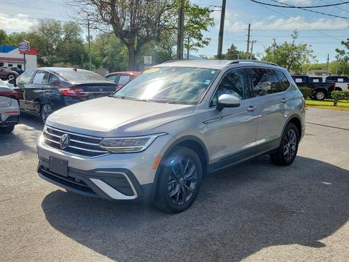 Silver Metallic 2022 Volkswagen Tiguan 2.0T SE 4MOTION