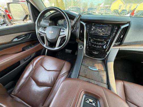 2017 Cadillac Escalade Luxury