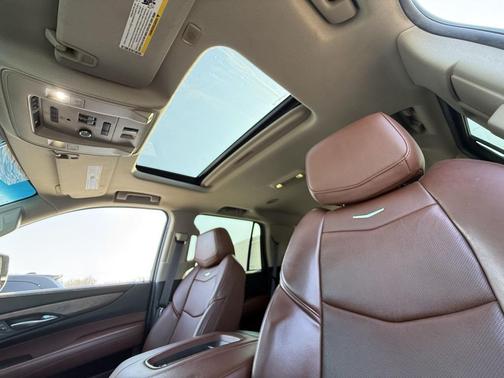 2017 Cadillac Escalade Luxury