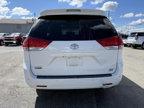 2014 Toyota Sienna XLE