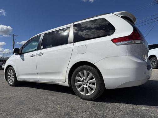2014 Toyota Sienna XLE