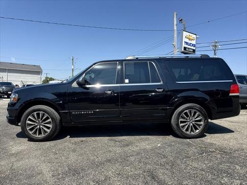 2017 Lincoln Navigator Select