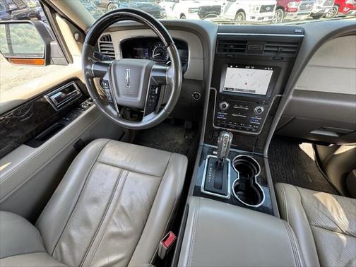 2017 Lincoln Navigator Select