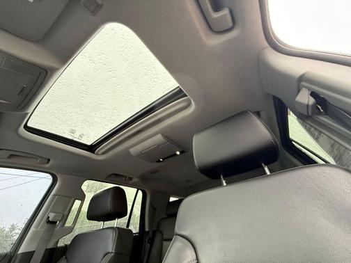 White Diamond Clearcoat 2015 Chevrolet Tahoe LT