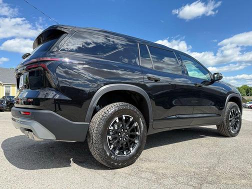 Mosaic Black Metallic 2026 Chevrolet Traverse AWD Z71