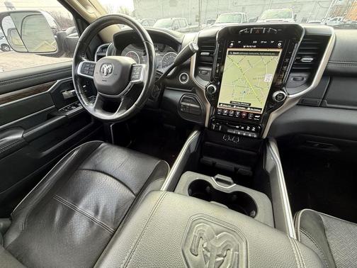 2020 RAM 3500 Laramie Crew Cab 4x4 8' Box