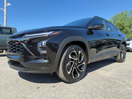 Mosaic Black Metallic 2026 Chevrolet Trax FWD 2RS