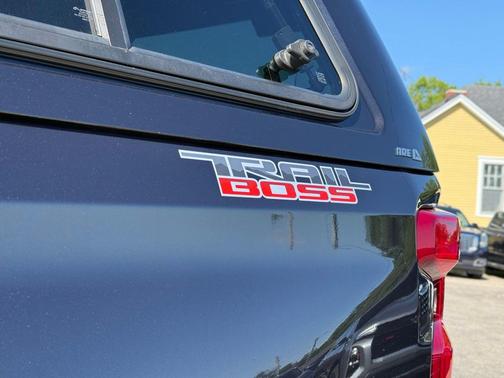 Dark Ash Metallic 2023 Chevrolet Silverado 1500 LT Trail Boss