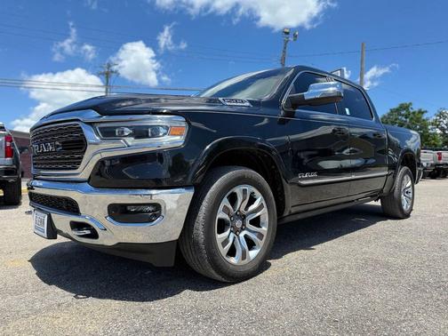 Diamond Black Crystal Pearlcoat 2023 RAM 1500 Limited