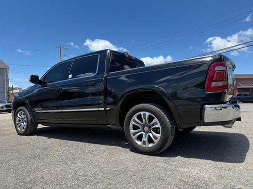 Diamond Black Crystal Pearlcoat 2023 RAM 1500 Limited