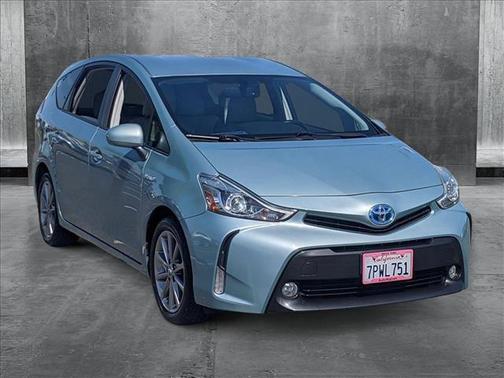 2016 Toyota Prius v Five