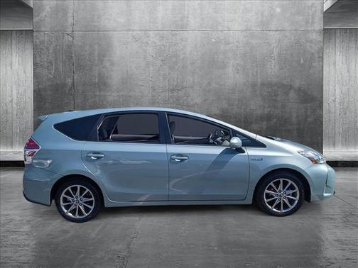 2016 Toyota Prius v Five