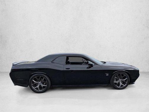 Pitch Black Clearcoat 2017 Dodge Challenger R/T