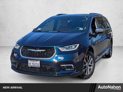 2023 Chrysler Pacifica L