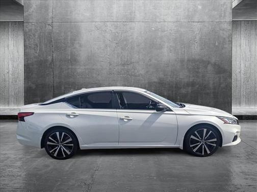 2022 Nissan Altima SR FWD